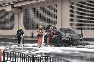 倒地被梅西过掉的球员晒图：没错，我就是地上的那个圆锥